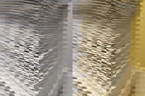 een stapel enveloppes